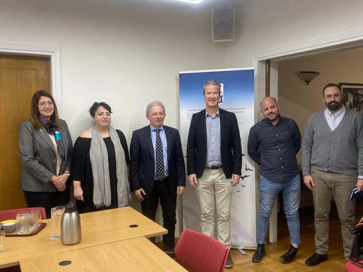 Ομαδική φωτογραφία με τους συμμετέχοντες στη συνάντηση