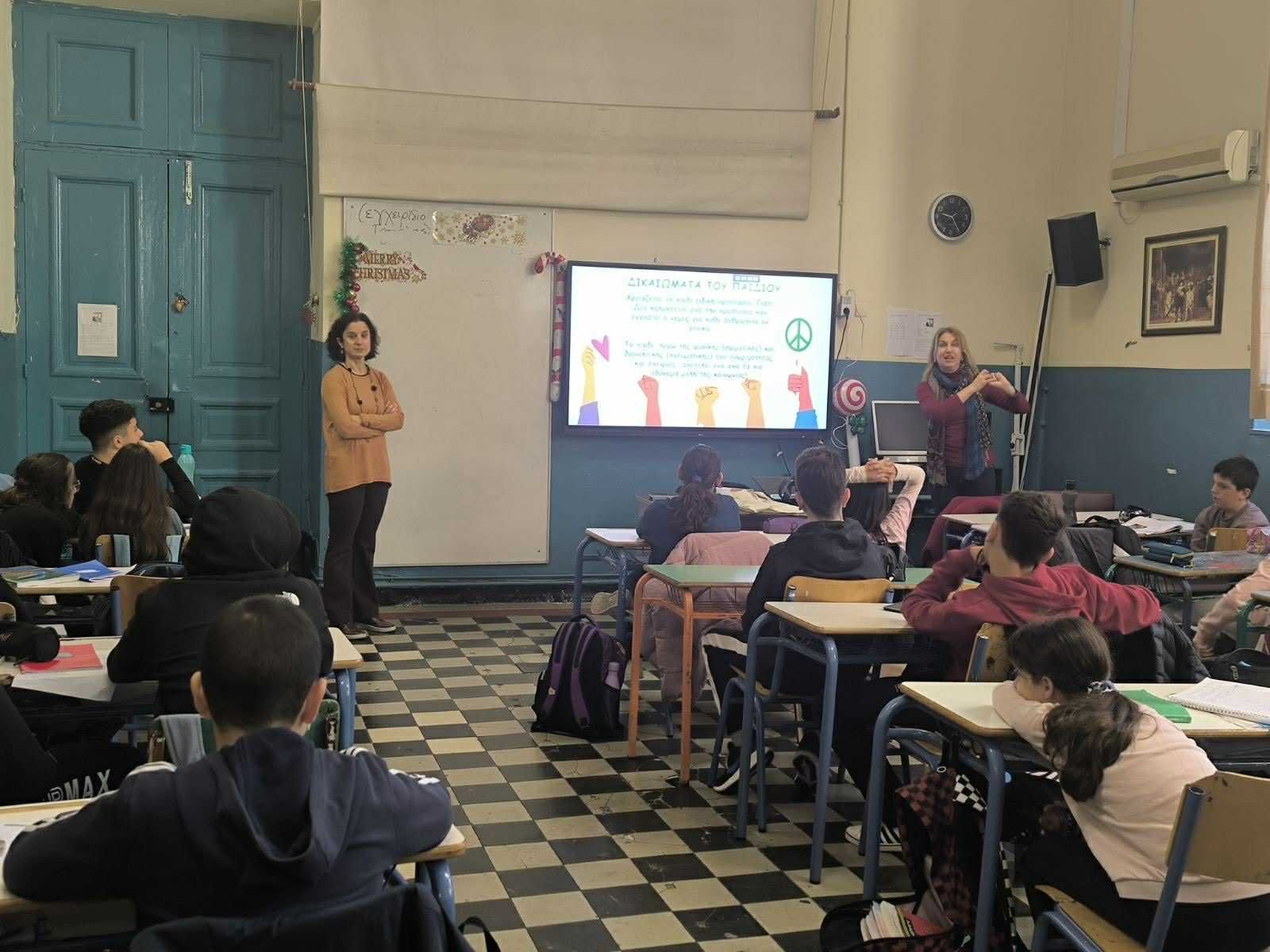 Φωτογραφία από την εκπαιδευτική δράση της ΕΕΔΑ στο 10ο Γυμνάσιο Πειραιά